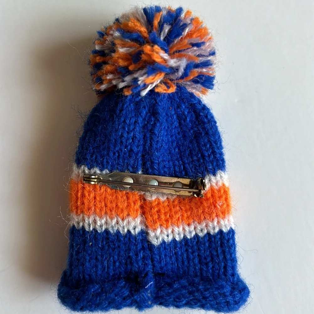 Oilers Vintage Pins and Badges, Edmonton Oilers Vintage Hat Toque Pin VTg